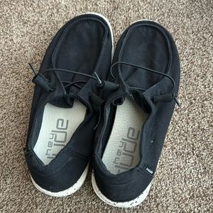 Hey Dude size 8 women’s black shoes